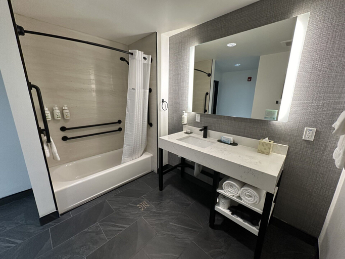Bathroom 5, La Quinta Inn & Suites By Wyndham Yucaipa, San Bernardino