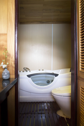 Bathroom 3, Hera Classic Boutique Cruises, Hạ Long