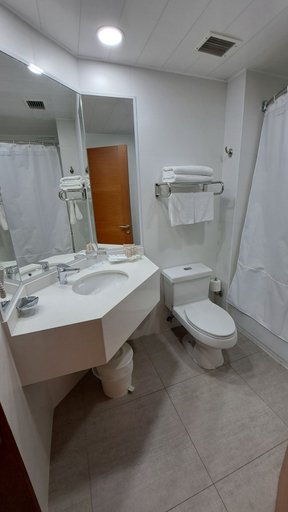 Bathroom 3, Hotel Diego de Almagro Castro, Chiloé