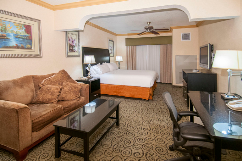 Bedroom 4, Holiday Inn Express & Suites BAKERSFIELD CENTRAL by IHG, Kern