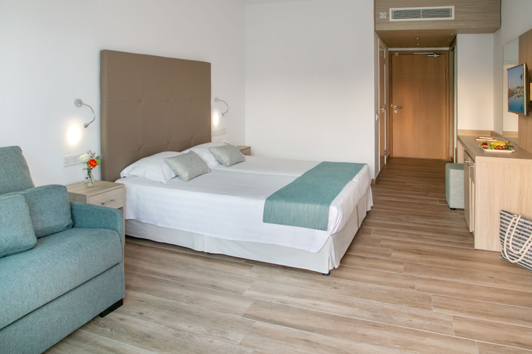 Bedroom 3, Asterias Beach Hotel
