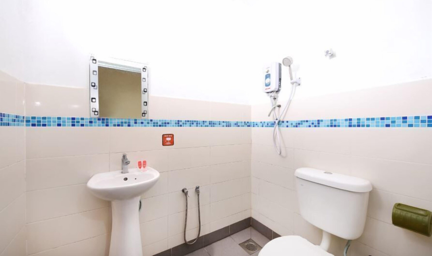 Bathroom 4, Hotel Iskandar, Perak Tengah