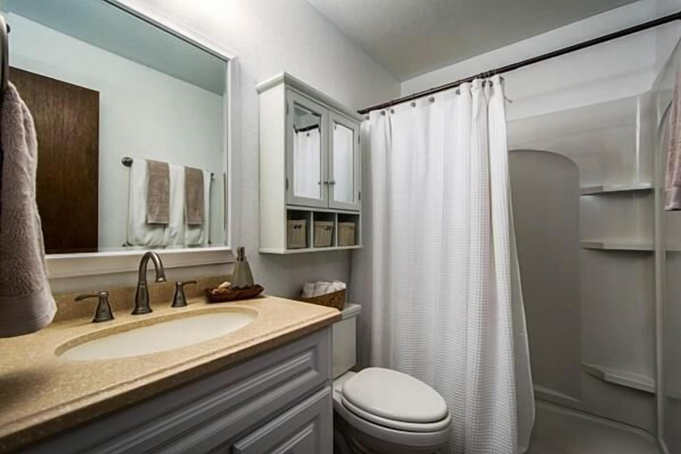Bathroom 3, Kona Isle E23, Hawaii