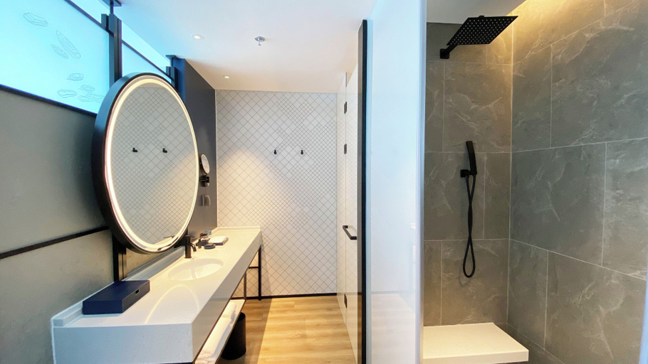Bathroom 5, Aloft Yantai