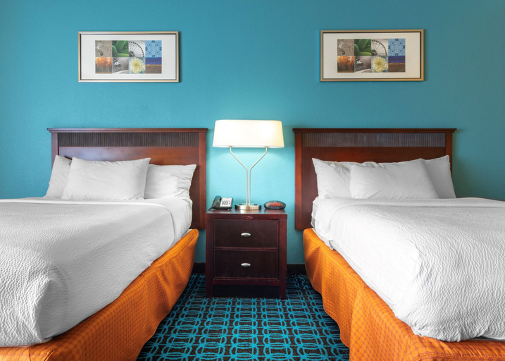 Bedroom 2, Chester Inn & Suites, Hamilton