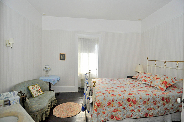 Bedroom 3, Manor at Berkeley Springs, Morgan