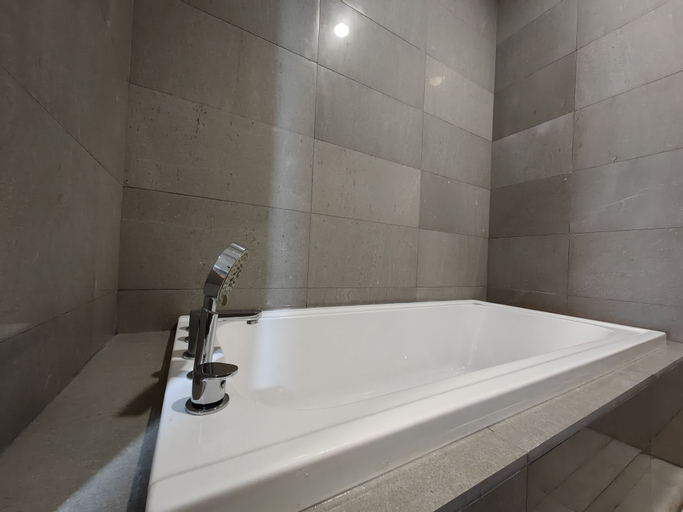 Bathroom 14