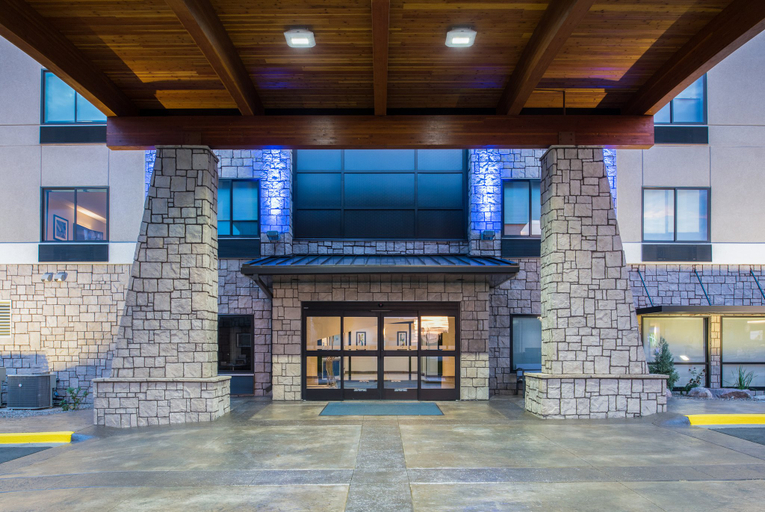 Exterior & Views 5, Holiday Inn Express & Suites BISMARCK by IHG, Burleigh
