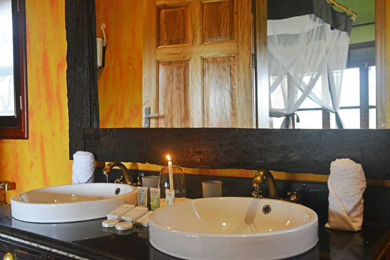 Bathroom 4, Buffalo Safari Lodge, Bunyaruguru