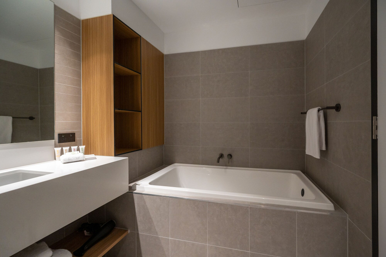Bathroom 4, Nesuto Docklands Apartment Hotel, Melbourne