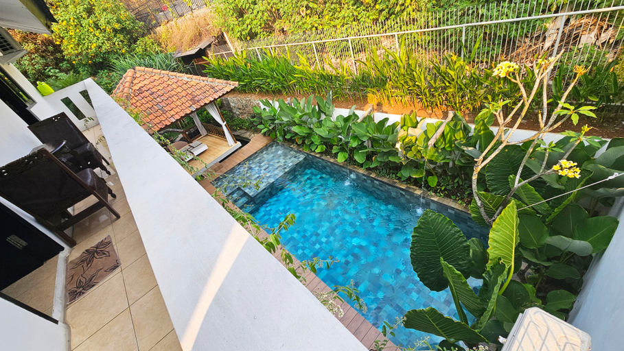 Villa Amethyst M-92 5BR With Private Pool Dago Pakar - Tap to explore photos