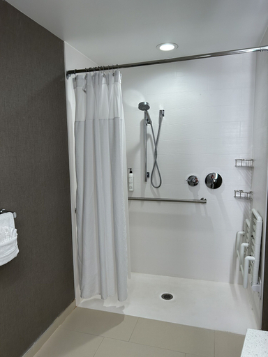 Bathroom 5, SpringHill Suites by Marriott Woodbridge, Middlesex