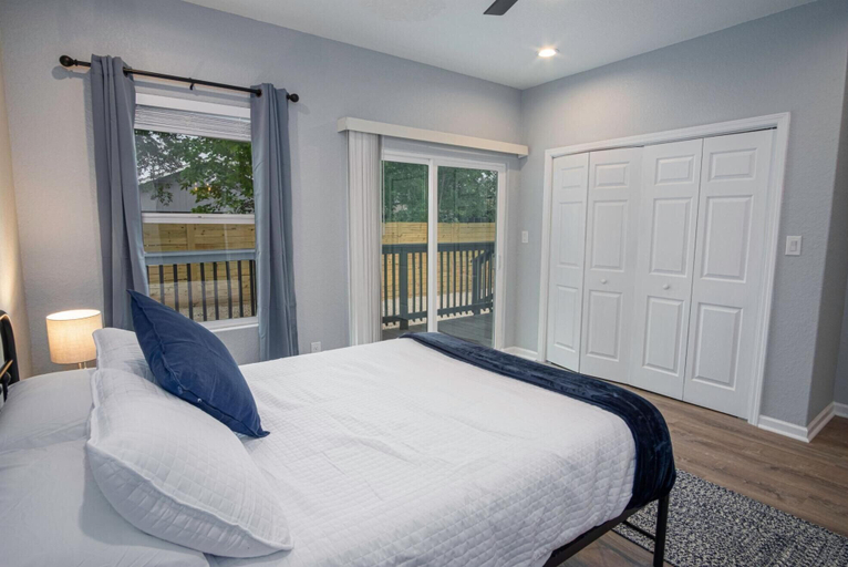 Room 3, Your Dream Stay 4BR 2BA Near Downtown Riverwalk, Bexar