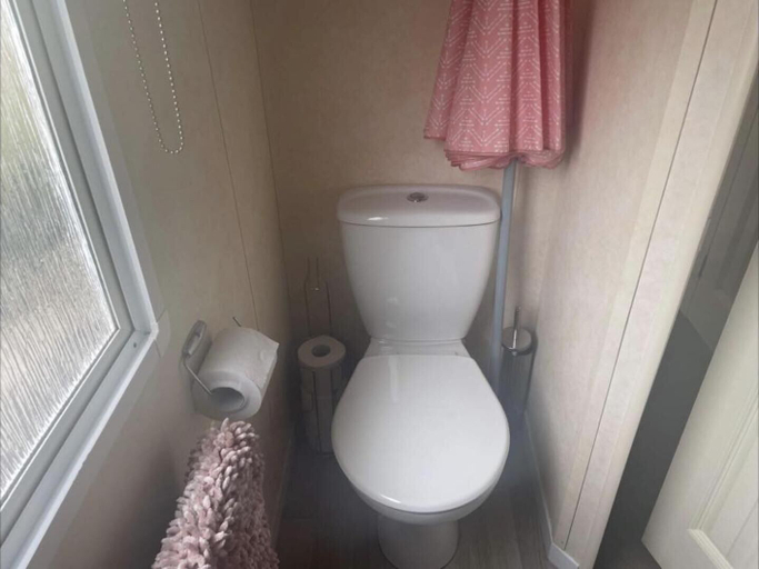Bathroom 3, Pets Stay Free 2 Bedroom Caravan at Heacham Beach, Cambridgeshire