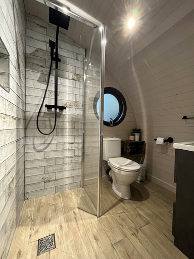 Bathroom, Calon, Pembrokeshire