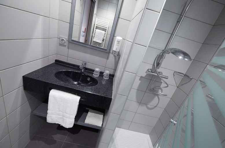 Bathroom 5, Première Classe Lyon Est - Saint-Priest Eurexpo, Rhône