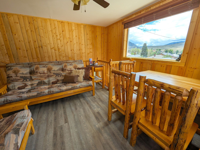 Others 5, Yellowstone's Treasure Cabins, Park