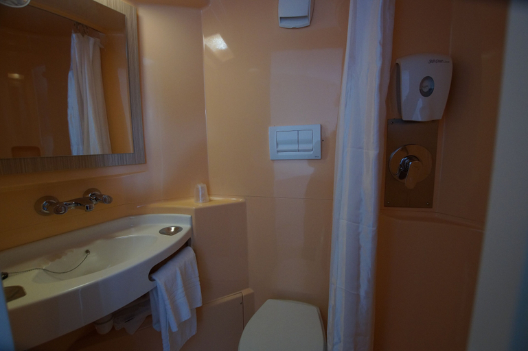 Bathroom 5, Premiere Classe Saumur, Maine-et-Loire