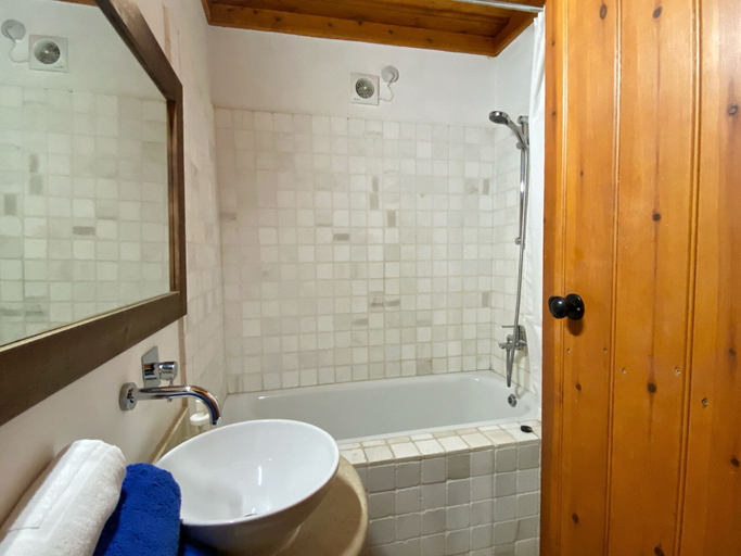 Bathroom 3, Eveleos Country House, Larnaca
