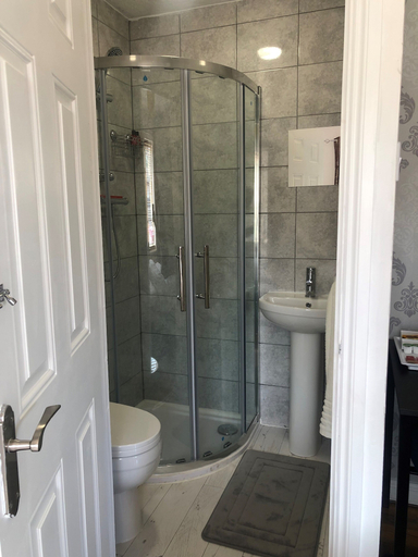 Bathroom 5, Ashmina Guest House, Milton Keynes
