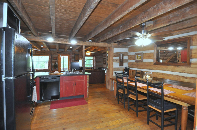 Food & Drinks, Pondview Cabin - Log Cabin Retreat, Morgan