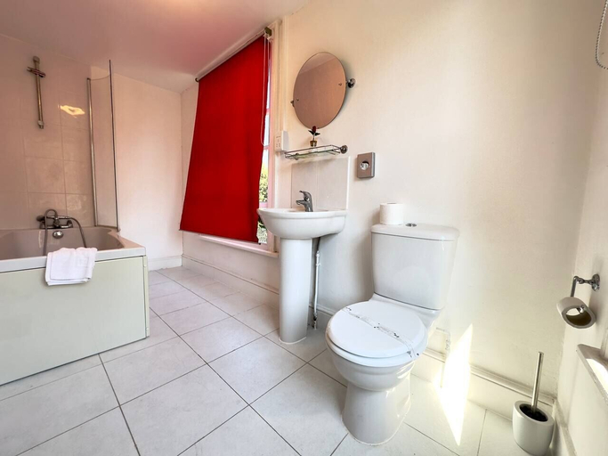 Bathroom 5, The George and Dragon Inn, Suffolk