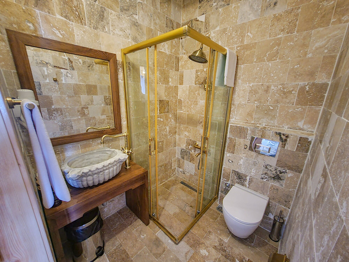 Bathroom 5, Ank'Ada Ayanikola, Adalar