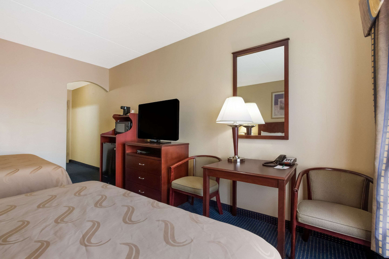 Bedroom 2, Quality Inn Near Princeton, Mercer