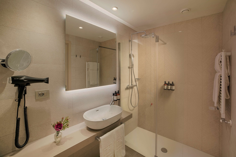 Bathroom 5, NH Milano Corso Buenos Aires, Milano