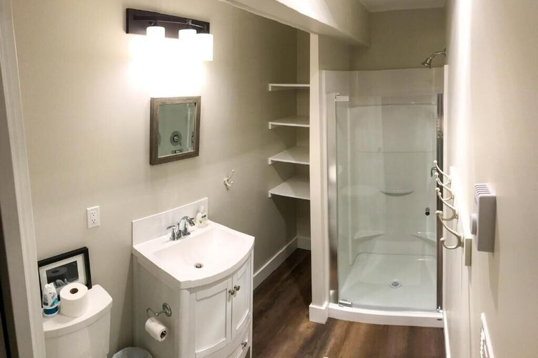 Bathroom 3, Bearvalley Guesthouse, Kitimat-Stikine