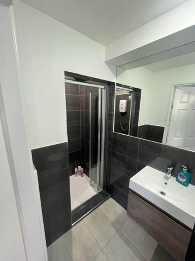 Bathroom 3, Remarkable Studio Flat in Cambridge, Cambridgeshire