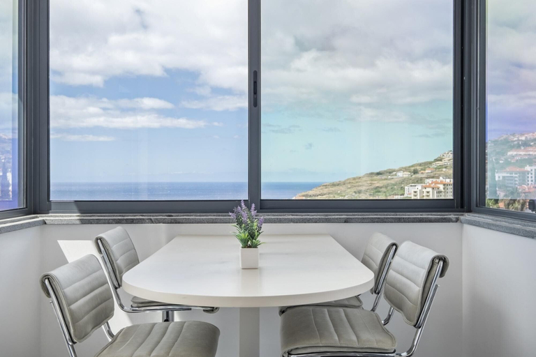 Room 5, C te D Atlantique by Homie, Santa Cruz