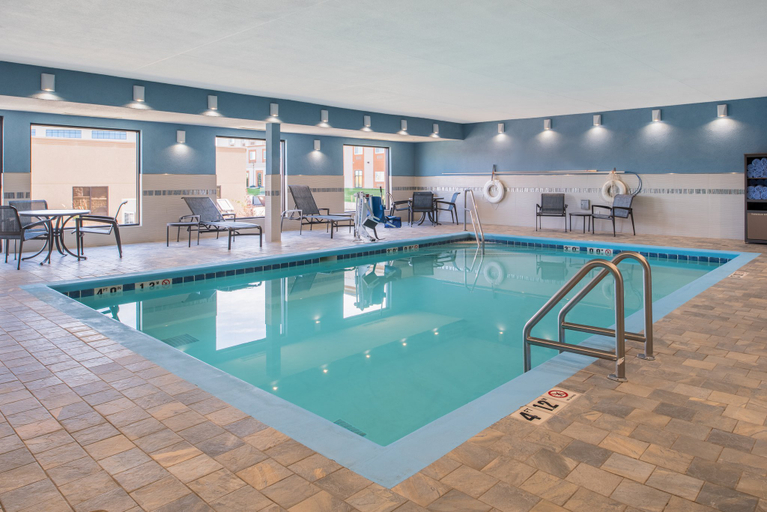 Sport & Beauty 2, Holiday Inn Express & Suites BISMARCK by IHG, Burleigh
