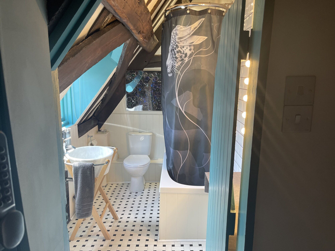 Bathroom 3, The Kingsbury at No7 & No8, Wiltshire