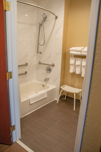 Bathroom 4, Comfort Inn Near Ouabache State Park, Wells