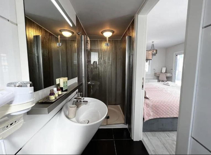 Bathroom 3, 4 Bedroom Private Villa, Pool, Kyrenia Town