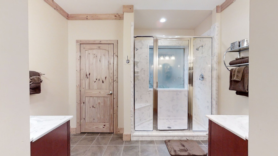 Bathroom 4, Snail's Pace, Sevier