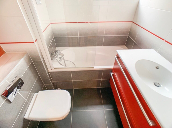 Bathroom 2, Appartement Tommeuse 93, Savoie