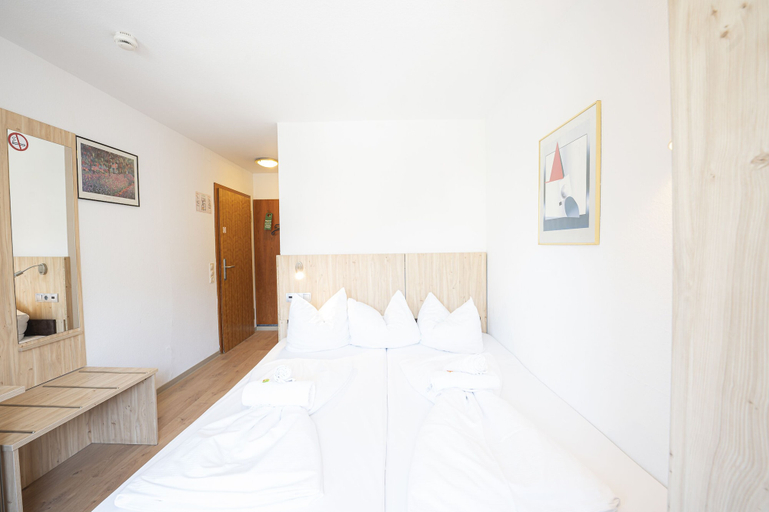 Bedroom 4, Hotel Astoria am Urachplatz, Stuttgart