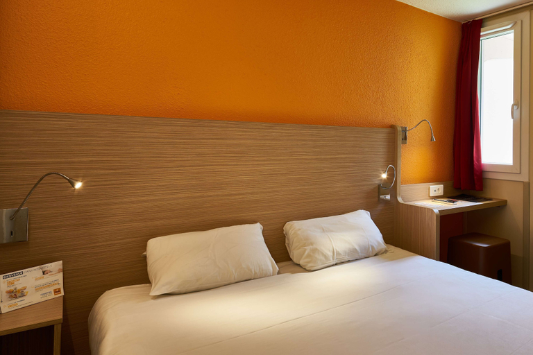 Bedroom 3, Premiere Classe La Roche Sur Yon, Vendée