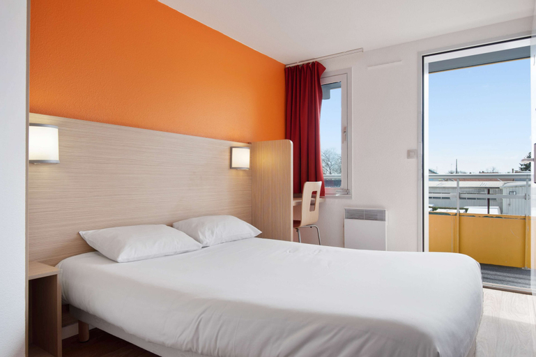 Bedroom 3, Premiere Classe Lyon Est - Bron Eurexpo, Rhône