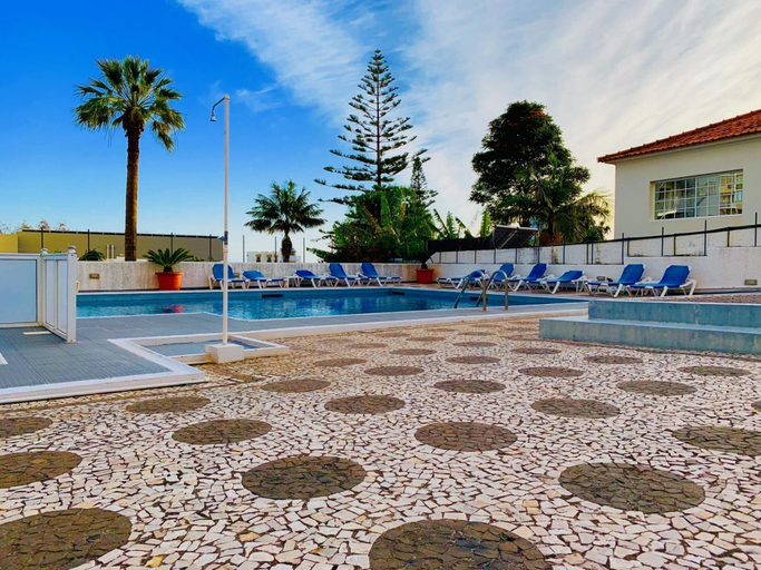 Room 4, Black White With Pool by Homie, Funchal