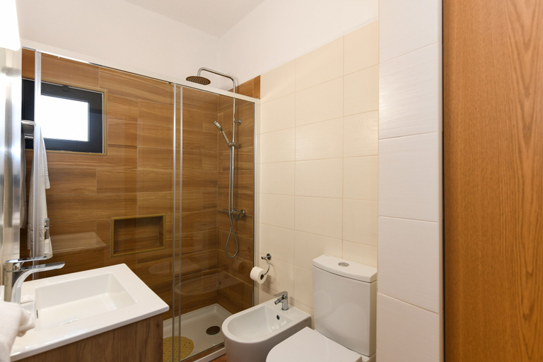 Bathroom 3, Pedras da Rainha, Alcoutim