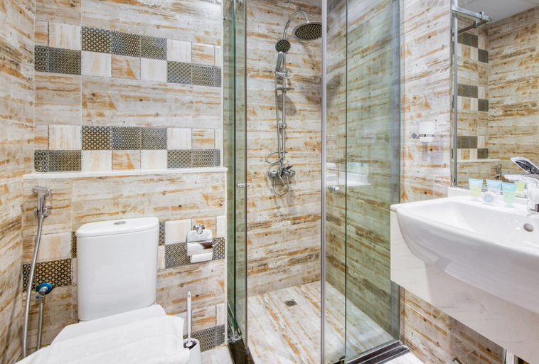 Bathroom 3, JVC studio Joya Verde with terrace - 360 vacation, Dubai
