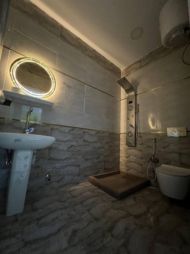 Bathroom 4, Lucky Hostel, Qasr an-Nil