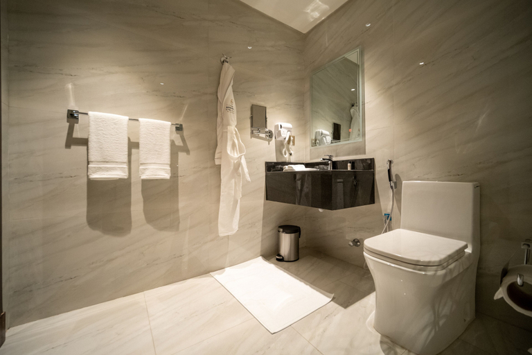 Bathroom 5, Alenwan Serviced Apartments, Al Khobar