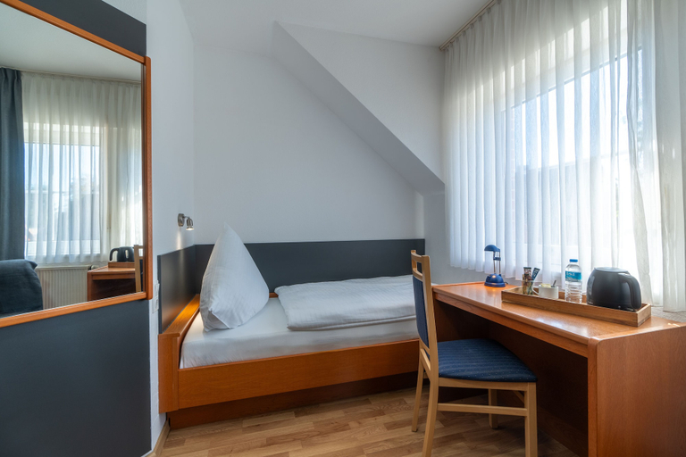 Bedroom 2, Hotel Elkemann, Borken