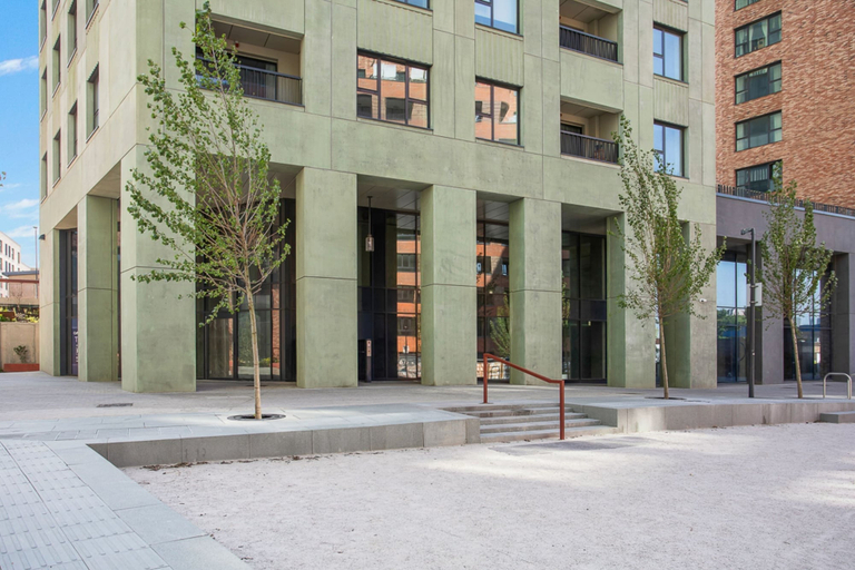 Exterior & Views 2, Sleek and Stylish Studio Apartment, London