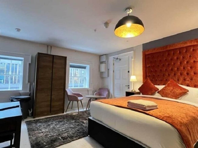 Bedroom 2, Merrion Square Studios, Dublin
