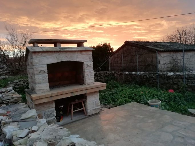 BBQ/picnic area 3, Apartments Harmony, Korčula